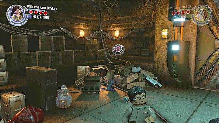 This is where you build the third droid - Chapter 7 - The Resistance | Minikits and red bricks - Minikits and red LEGO bricks - LEGO Star Wars: The Force Awakens Game Guide