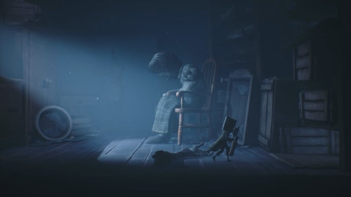 The crank will fall out along with the woman's arm - Little Nightmares 2: A Cottage in the Forest - Chapter 1 walkthrough - Chapter 1 - Forest - Little Nightmares 2 Guide