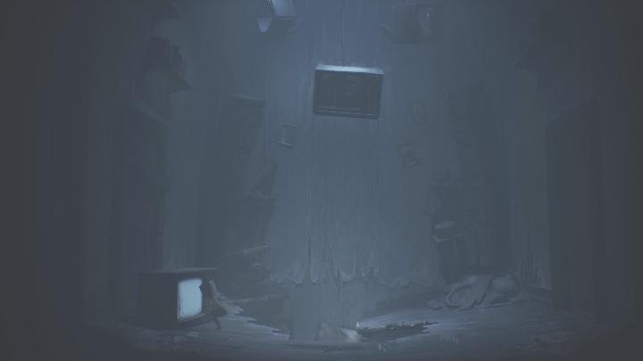 Pick up a remote control, which you'll be able to use to turn TVs on and off - Little Nightmares 2: TVs - Chapter 4 walkthrough - Chapter 4 - Getting to the Tower - Little Nightmares 2 Guide