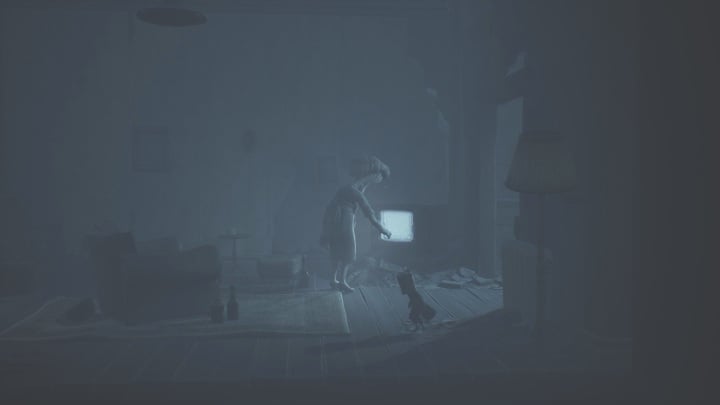 You will end up in an apartment where a woman is blocking your TV - Little Nightmares 2: TVs - Chapter 4 walkthrough - Chapter 4 - Getting to the Tower - Little Nightmares 2 Guide