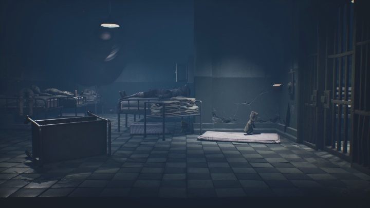 Take the block to the door located on the right – throw it at the button to open the passage - Little Nightmares 2: Escape - Chapter 3 Hospital walkthrough - Chapter 3 - Hospital - Little Nightmares 2 Guide