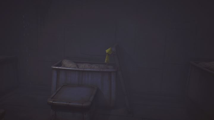 Move the chest lid to the right. - Little Nightmares: First meeting with the cook - walkthrough - The Kitchen - Little Nightmares Game Guide
