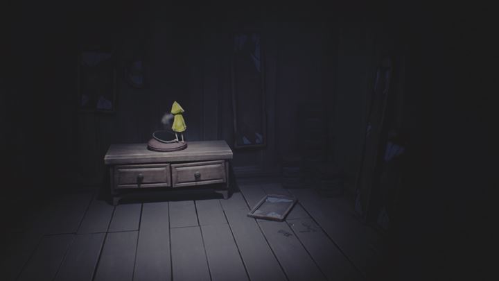 Pick up the mirror from the cabinet - its your fighting chance against the creature. - Little Nightmares: Meet The Lady, get the mirror - walkthrough - The Ladys quarters - Little Nightmares Game Guide