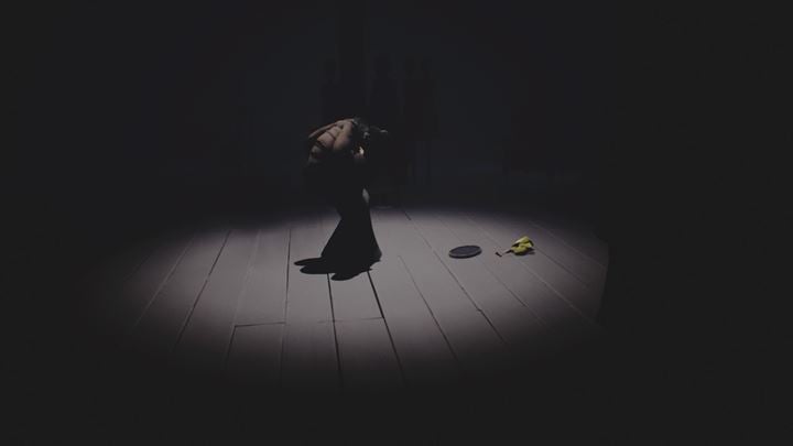 Every time you use the mirror, both characters will be stunned for a short while. - Little Nightmares: Confront The Lady, watch the epilogue - walkthrough - The Ladys quarters - Little Nightmares Game Guide