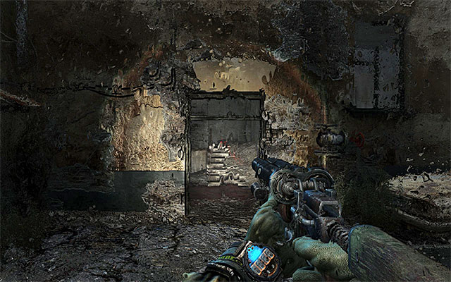 Finally, go through the passage to reach the parts of the building that are further away (the above screenshot) - Explore the Dead City and find a way into Red Square | Chapter 26: The Dead City - Chapter 26: The Dead City - Metro: Last Light Game Guide