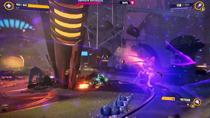 Emperor Nefarious, just like the Doctor, performs dangerous melee attacks after quickly approaching the hero - Ratchet & Clank Rift Apart: Emperor Nefarious, the final boss - how to defeat him? - Bosses - Ratchet & Clank Rift Apart Guide