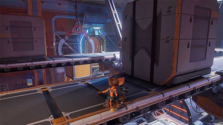 Head north and use the conveyor belts operating on the upper level, though be careful not to let the hero get pushed down - Ratchet & Clank Rift Apart: Marketplace and factory exploration - walkthrough - Nefarious City - Ratchet & Clank Rift Apart Guide