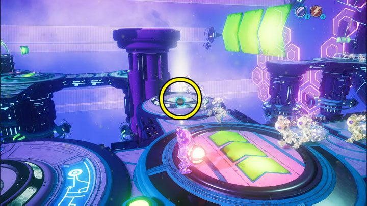 Remove the lift sphere from the slot and immediately use it on the adjacent slot marked on the picture - Ratchet & Clank Rift Apart: Protecting Morts and freeing Seekerpede - walkthrough - Return to Sargasso - Ratchet & Clank Rift Apart Guide
