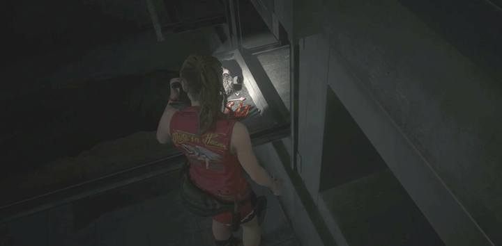 The key is hidden near the head of a dead body. - Where I can find the pink key (key of diamonds)? - Secrets and useful items - Resident Evil 2 Guide