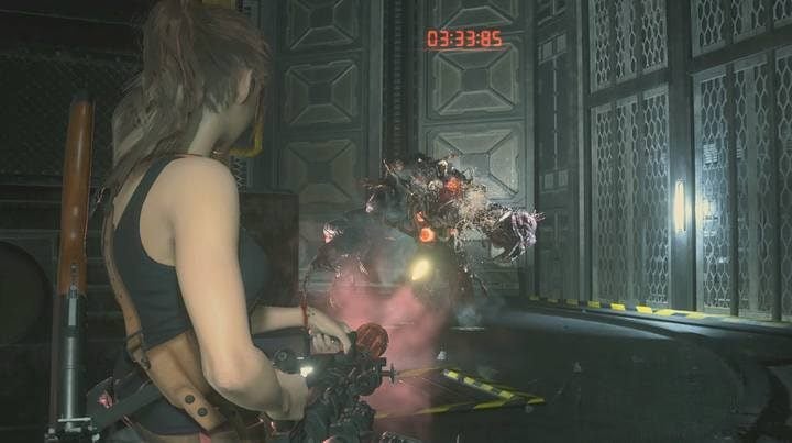 This fight is not difficult (pay attention to the amount of time remaining): the only sensitive point of the monster is his stomach - Boss Fight - G4 (Claire) in Resident Evil 2 - Walkthrough - Resident Evil 2 Guide