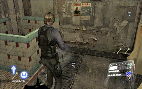 Break it down and then pick up the key hidden in the toilet - Chapter 4 - The Outdoor Market | Leons campaign - Leons campaign - Resident Evil 6 Game Guide