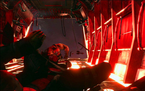 In the last phase of the fight you have to quickly shoot the red container next to the mutant - Chapter 1 - On The Plane | Jakes campaign - Jakes campaign - Resident Evil 6 Game Guide