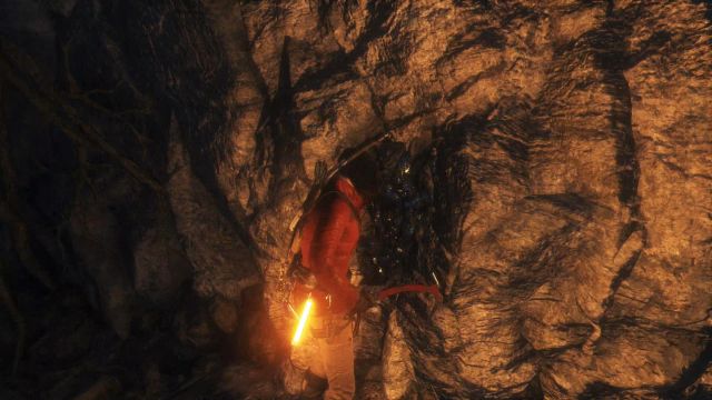 In the cave, you still need to find a piece of cloth that you need for your arrow upgrade - Rise of the Tomb Raider: Find a fabric for the poison arrow upgrade, walkthrough - Siberian Wilderness - Best Laid Plans - Rise of the Tomb Raider Guide