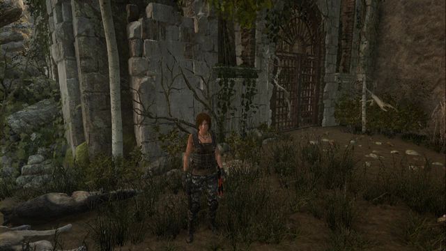 By the entrance gate of on of the tombs - Rise of the Tomb Raider: Chests and crypt treasures, Geothermal Valley secrets - Geothermal Valley - Rise of the Tomb Raider Guide