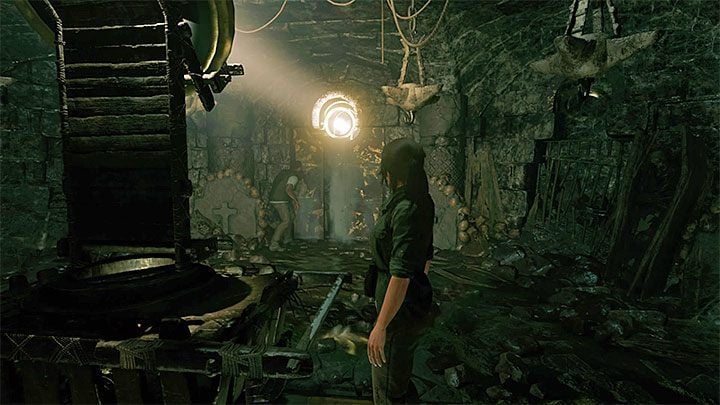 Move the cart towards the hole in the ceiling, the one through which the light comes in - Exploring the secret crypt and finding the Silver Box - Via Crucis - Mission of San Juan - Shadow of the Tomb Raider Game Guide
