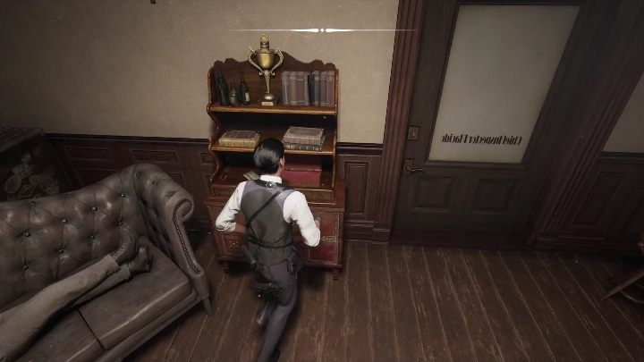 Next thing you have to do is check the wooden cabinet - Sherlock Holmes Chapter One: Plan Bee - walkthrough - Police cases - Sherlock Holmes Chapter One Guide