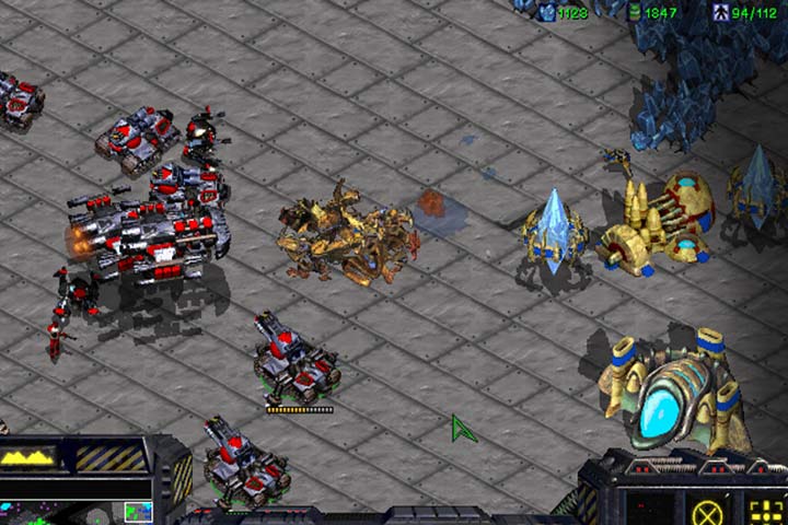 Carry out a landing on one of the two hills on which the northern protoss base is located. Destroy the Turrets with the Yamato Cannon and the rest of the buildings and units with your tanks. - Mission 9 - New Gettysburg | Terrans | Campaign Walkthrough - Terrans - StarCraft: Remastered Game Guide