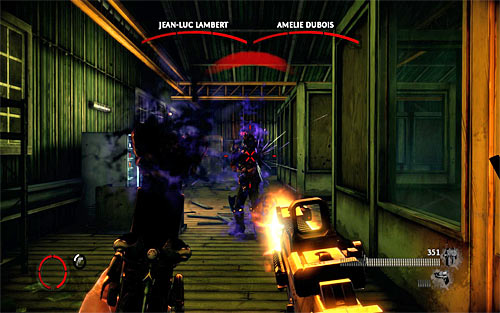 At the end of this chapter you'll have to fight very demanding battle with Amelie and Jean-Luc (this time they won't flee), which takes place in a rather small area on the warehouse floor - Vendettas campaign - hints - p. 2 - Vendettas - The Darkness II - Game Guide and Walkthrough