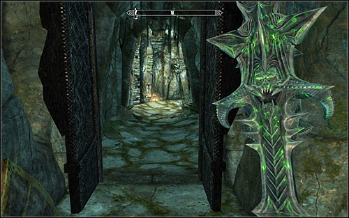 Once again jump onto the northern balcony and continue onwards, coming across a locked chest on your way - The Break of Dawn - p. 2 - Daedric quests - The Elder Scrolls V: Skyrim Game Guide