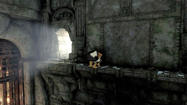 Reach one of the small holes - Cross the first ruins using the mirror | Walkthrough - Walkthrough - The Last Guardian Game Guide